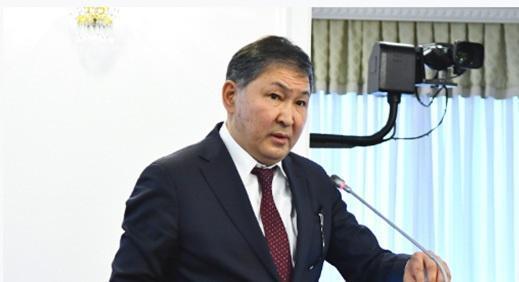Министр образования и науки  Ерлан Сагадиев, в 2018 г. количество грантов увеличено на 20 тыс. мест.