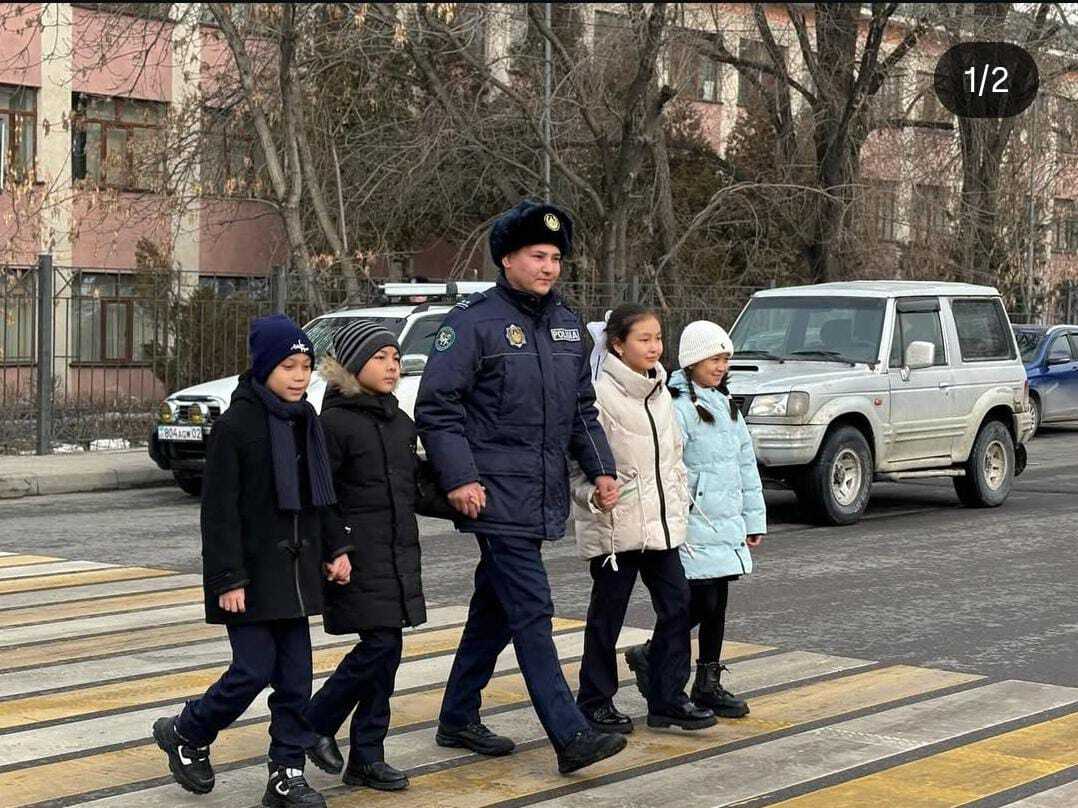 Жол қауіпсіздігі ережелерін түсіндіру жұмыстары.